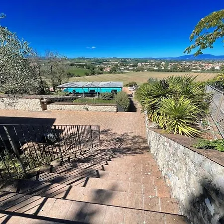 アパート Wondrous Covered Veranda Besides Infinity Pool Jacuzzi In Magical Gardens Colle Umberto