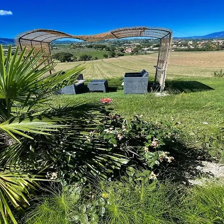 Διαμέρισμα Wondrous Covered Veranda Besides Infinity Pool Jacuzzi In Magical Gardens Colle Umberto (Umbria)