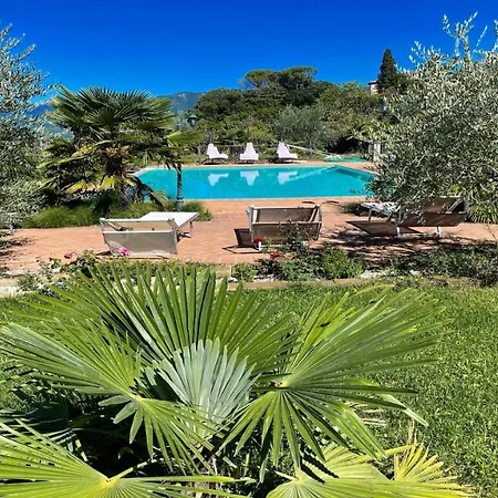 Wondrous Covered Veranda Besides Infinity Pool Jacuzzi In Magical Gardens Διαμέρισμα *